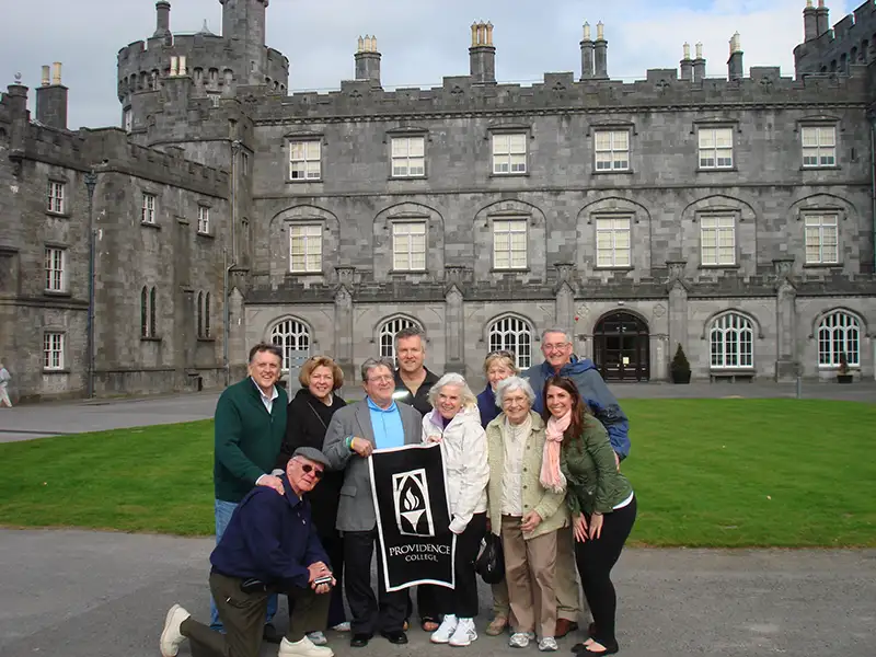 Alumni traveling to Oxford group photo