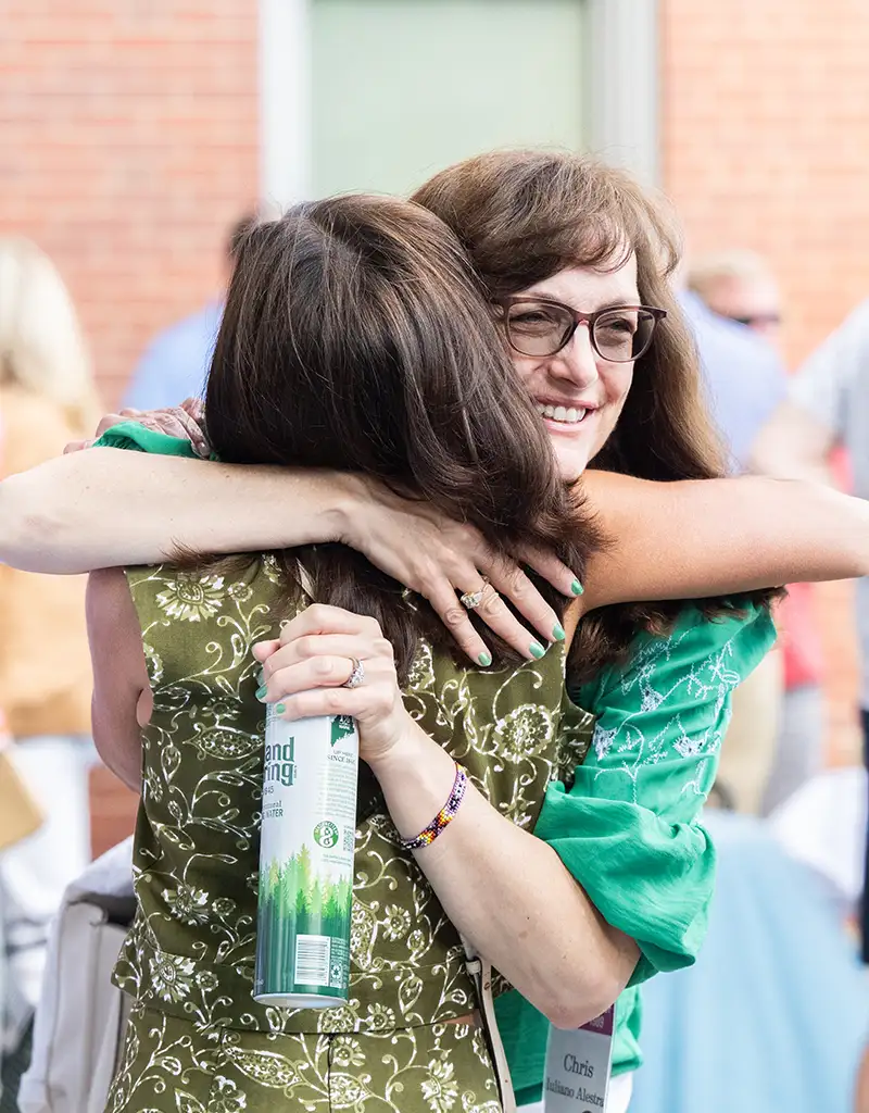 alumni hugging
